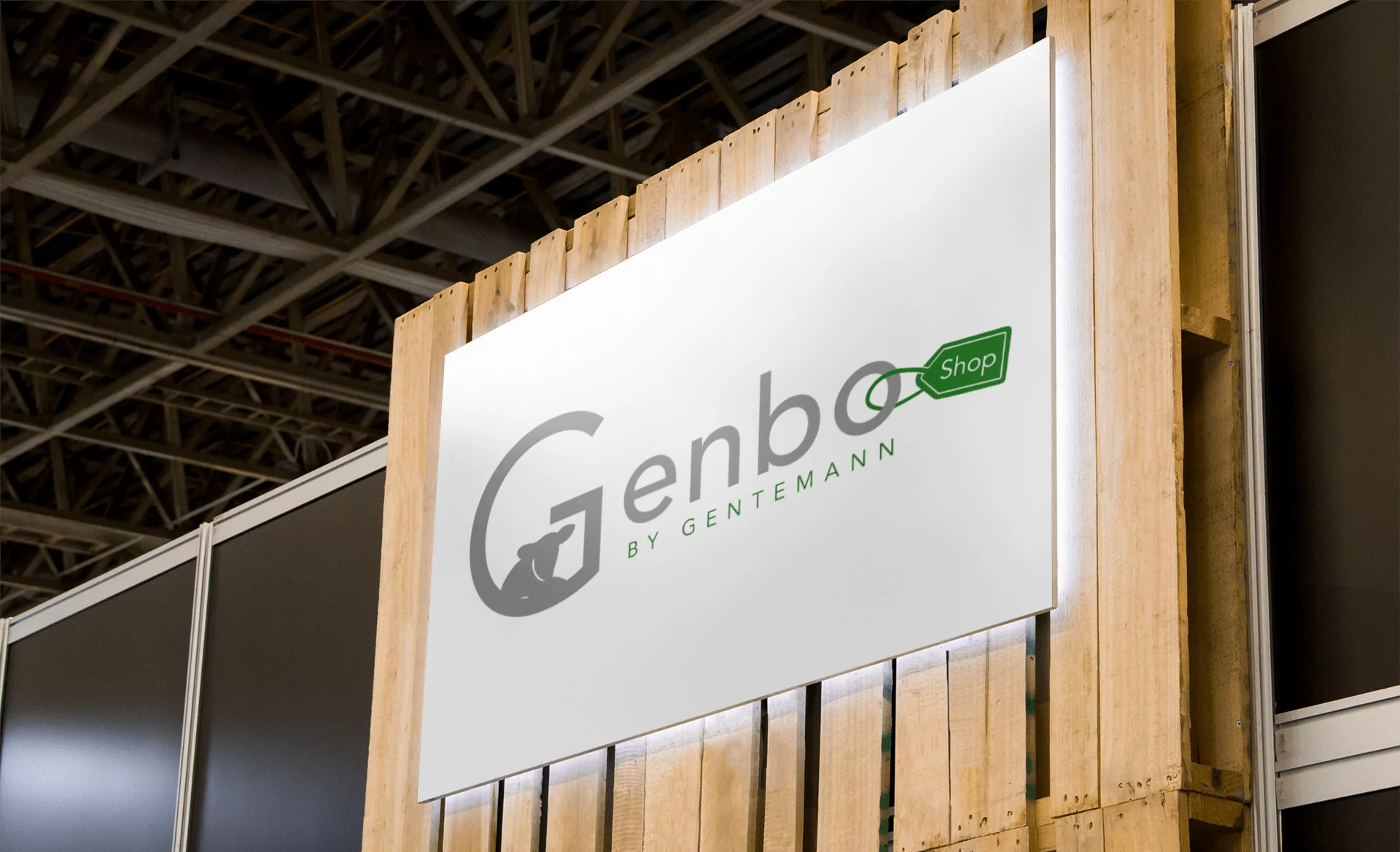 Genbo Shop Logo auf einem modernen Messestand mit Holzverkleidung